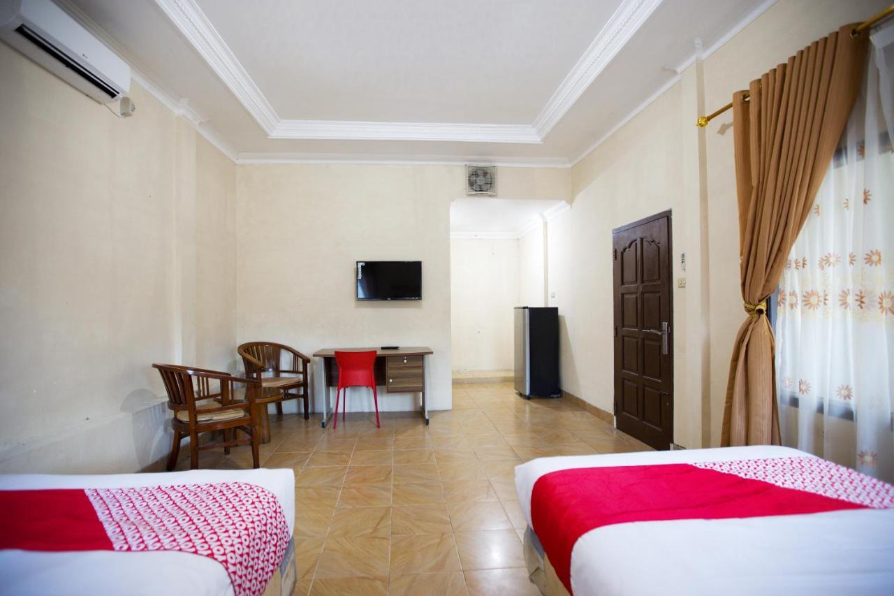 Oyo 3207 Hotel Gracia Бандар-Лампунг Екстер'єр фото