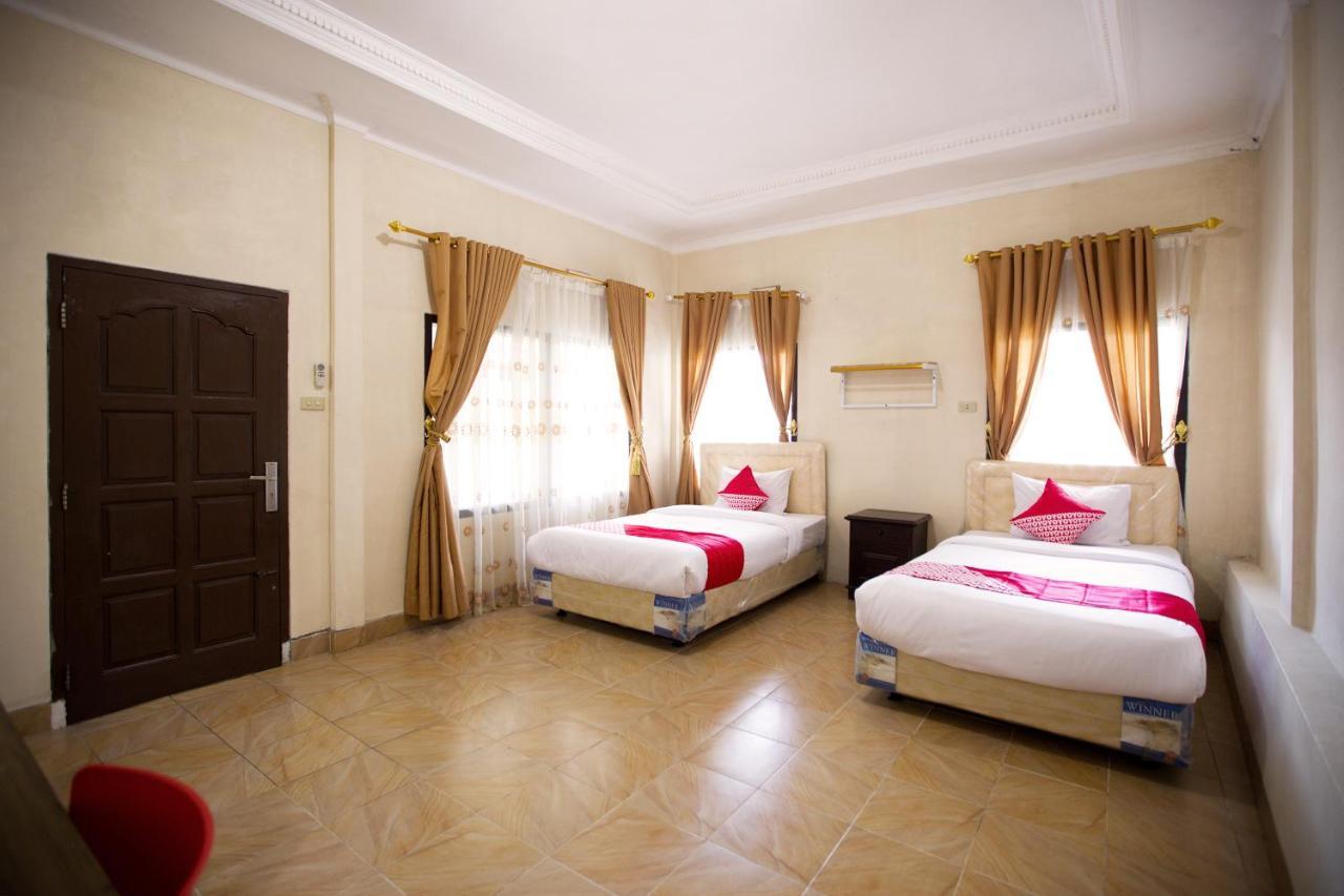Oyo 3207 Hotel Gracia Бандар-Лампунг Екстер'єр фото