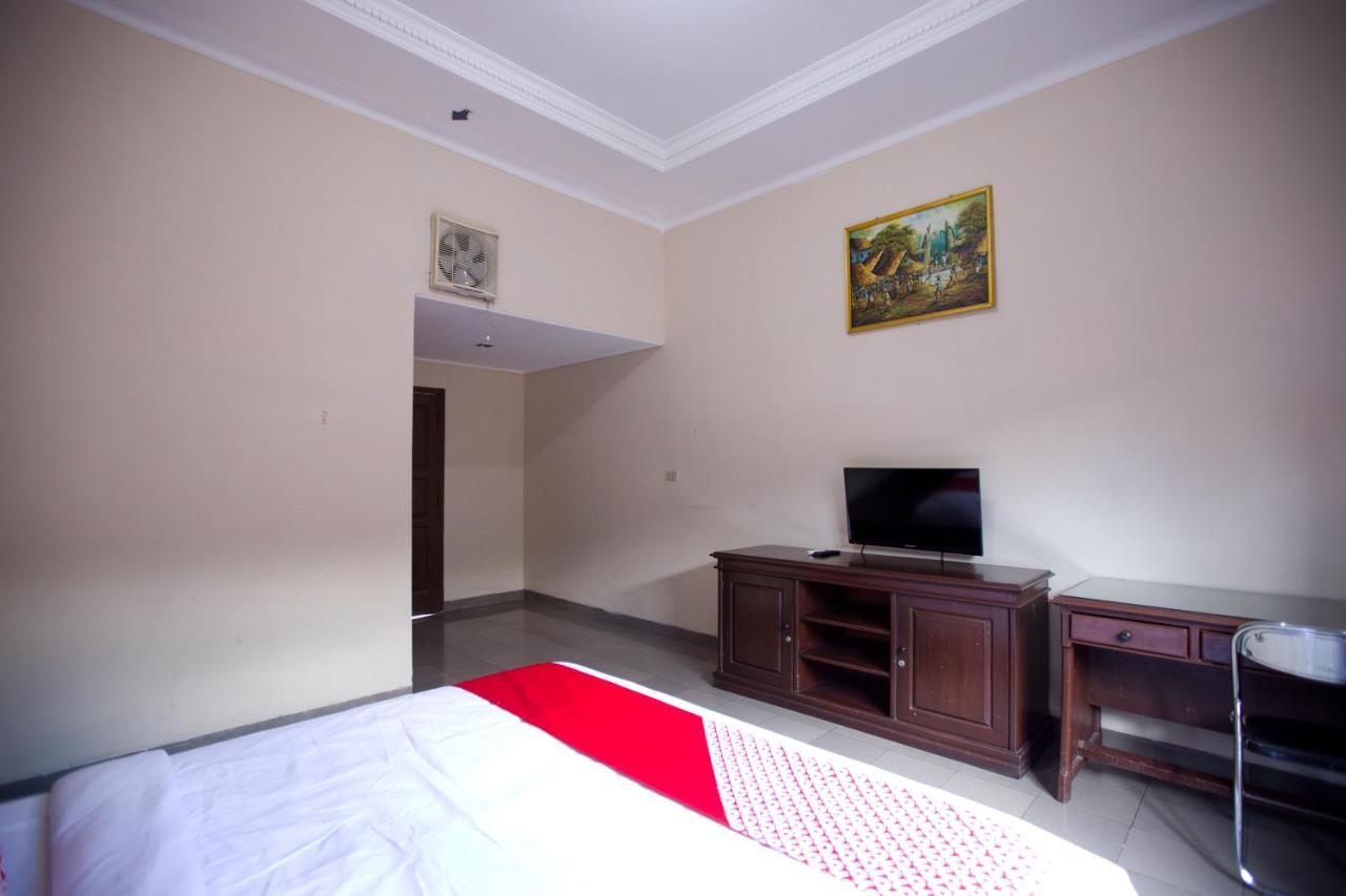 Oyo 3207 Hotel Gracia Бандар-Лампунг Екстер'єр фото