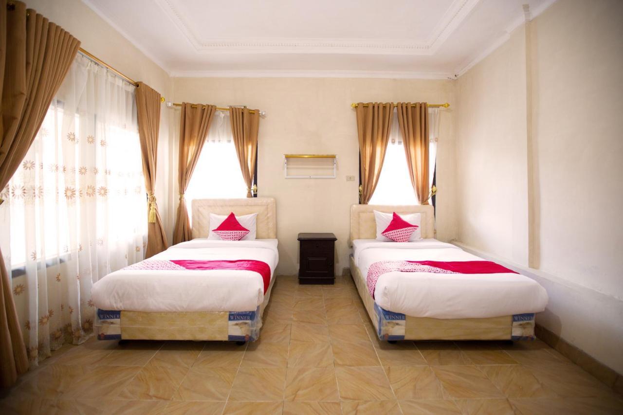 Oyo 3207 Hotel Gracia Бандар-Лампунг Екстер'єр фото